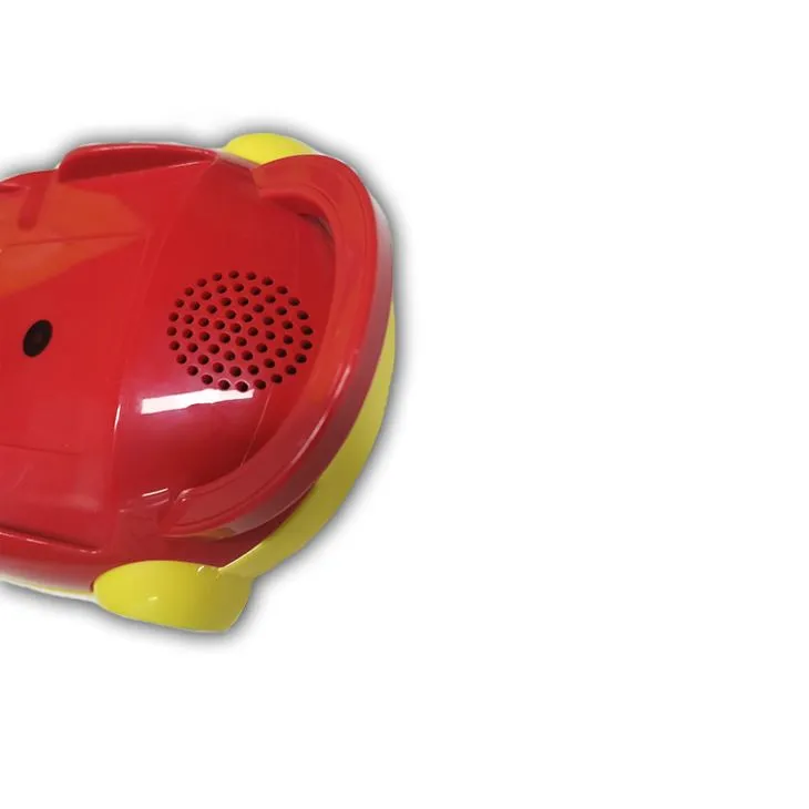 Nens regalant joguines infantils en estoc